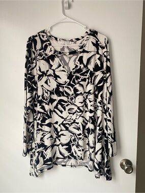 Chaus Black & White Abstract Floral V-Neck Long Sleeve Top XL Casual Workwear